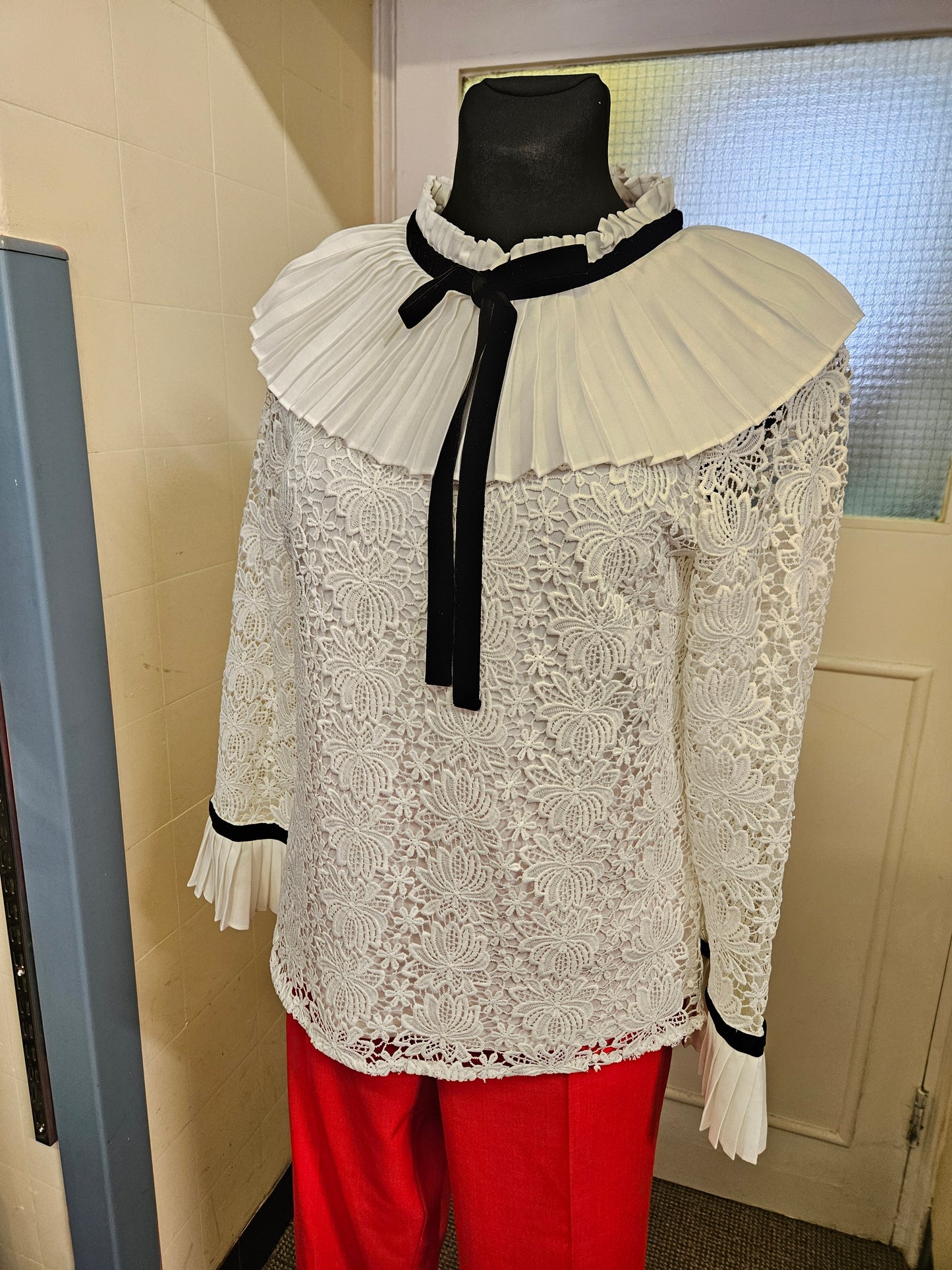 Savida, white lace, collared blouse with pussy bow, size M